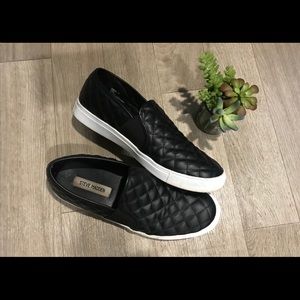 Steve Madden Black Slip-On sneakers